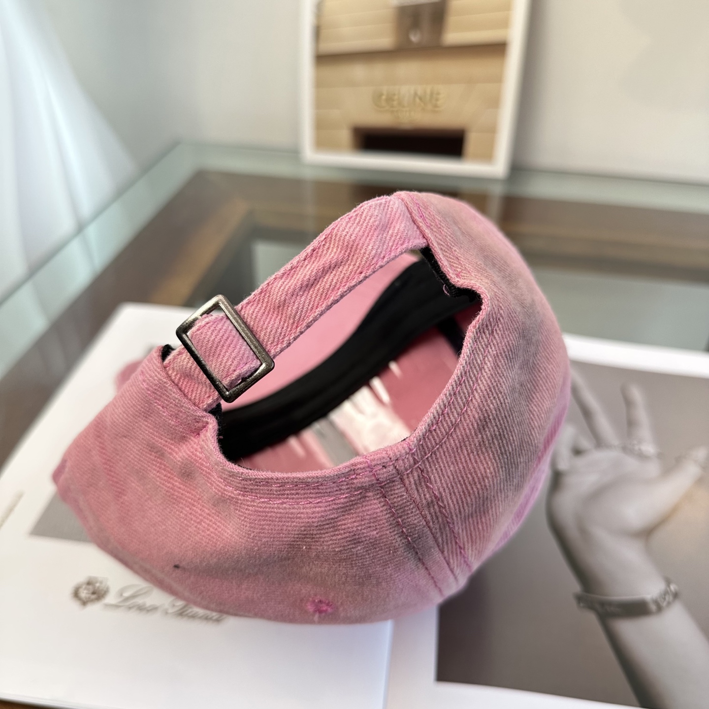 爆款CELINE（赛琳）简约明星同款最新棒球帽，时尚潮流，高端做工！每一个帽子都是用心之作！非一般的品质