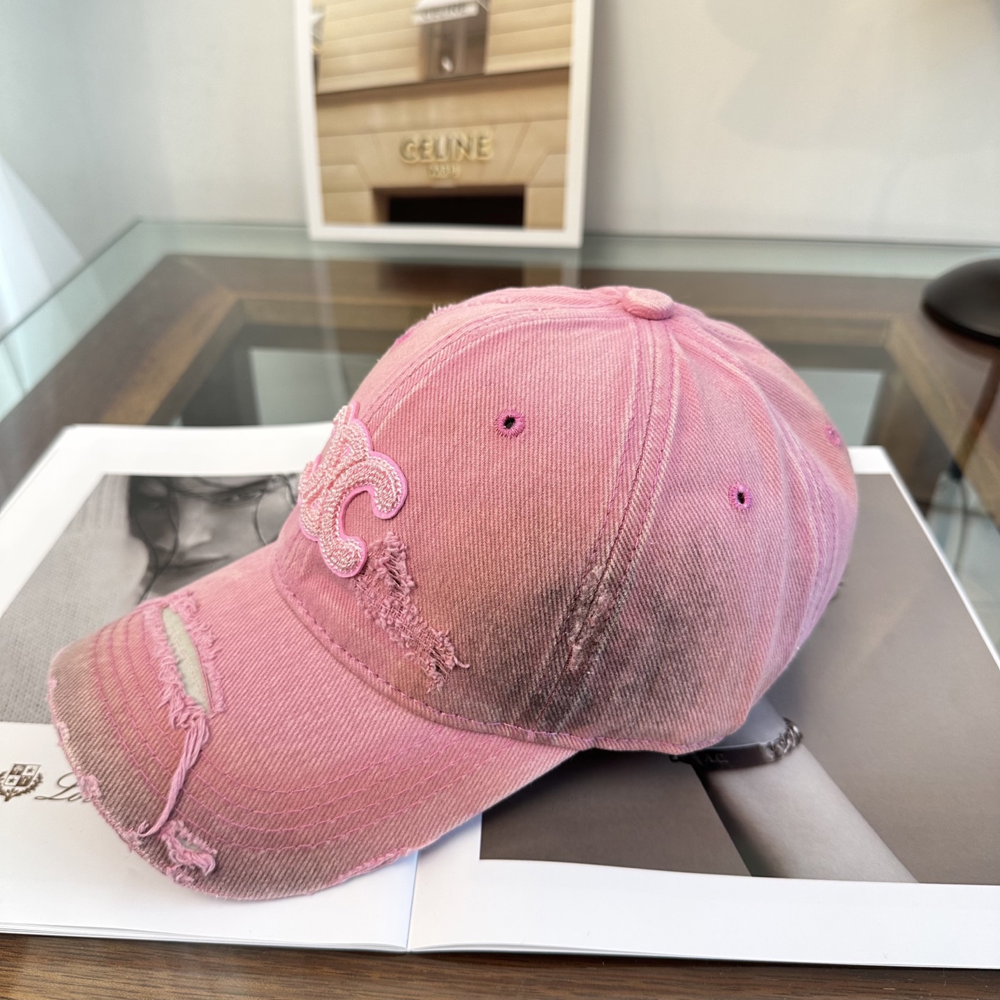 爆款CELINE（赛琳）简约明星同款最新棒球帽，时尚潮流，高端做工！每一个帽子都是用心之作！非一般的品质