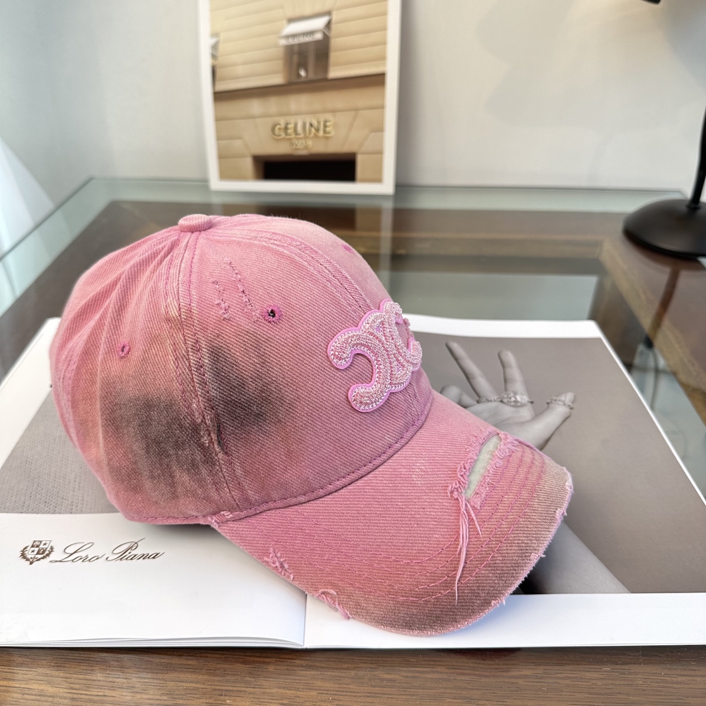 爆款CELINE（赛琳）简约明星同款最新棒球帽，时尚潮流，高端做工！每一个帽子都是用心之作！非一般的品质