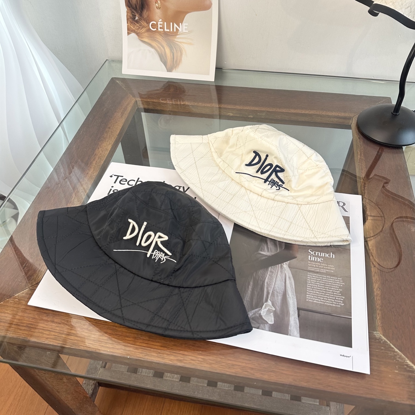 Dior 迪奥Dior 官网最新迪奥logo渔夫帽，防晒指数超高，特别显脸小，有型不软塌，可随意折叠，携带方便