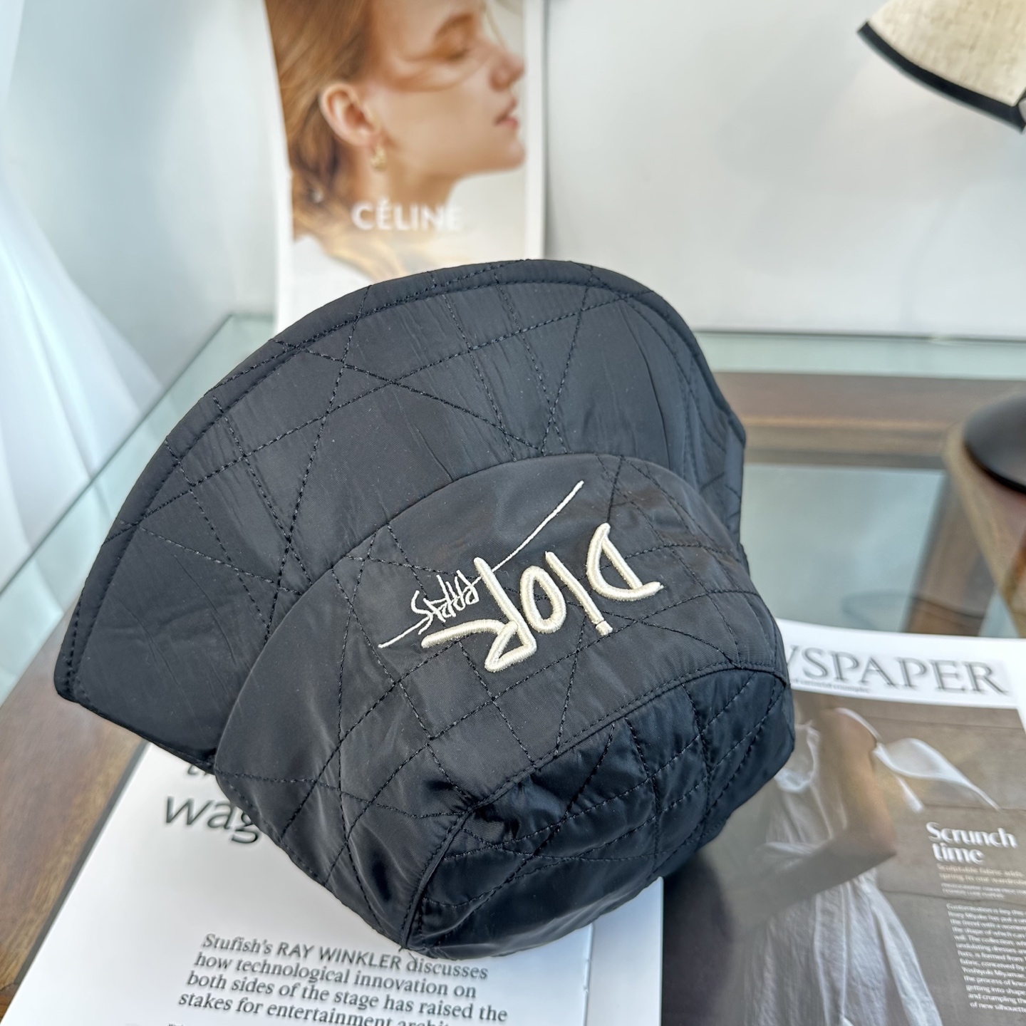 Dior 迪奥Dior 官网最新迪奥logo渔夫帽，防晒指数超高，特别显脸小，有型不软塌，可随意折叠，携带方便