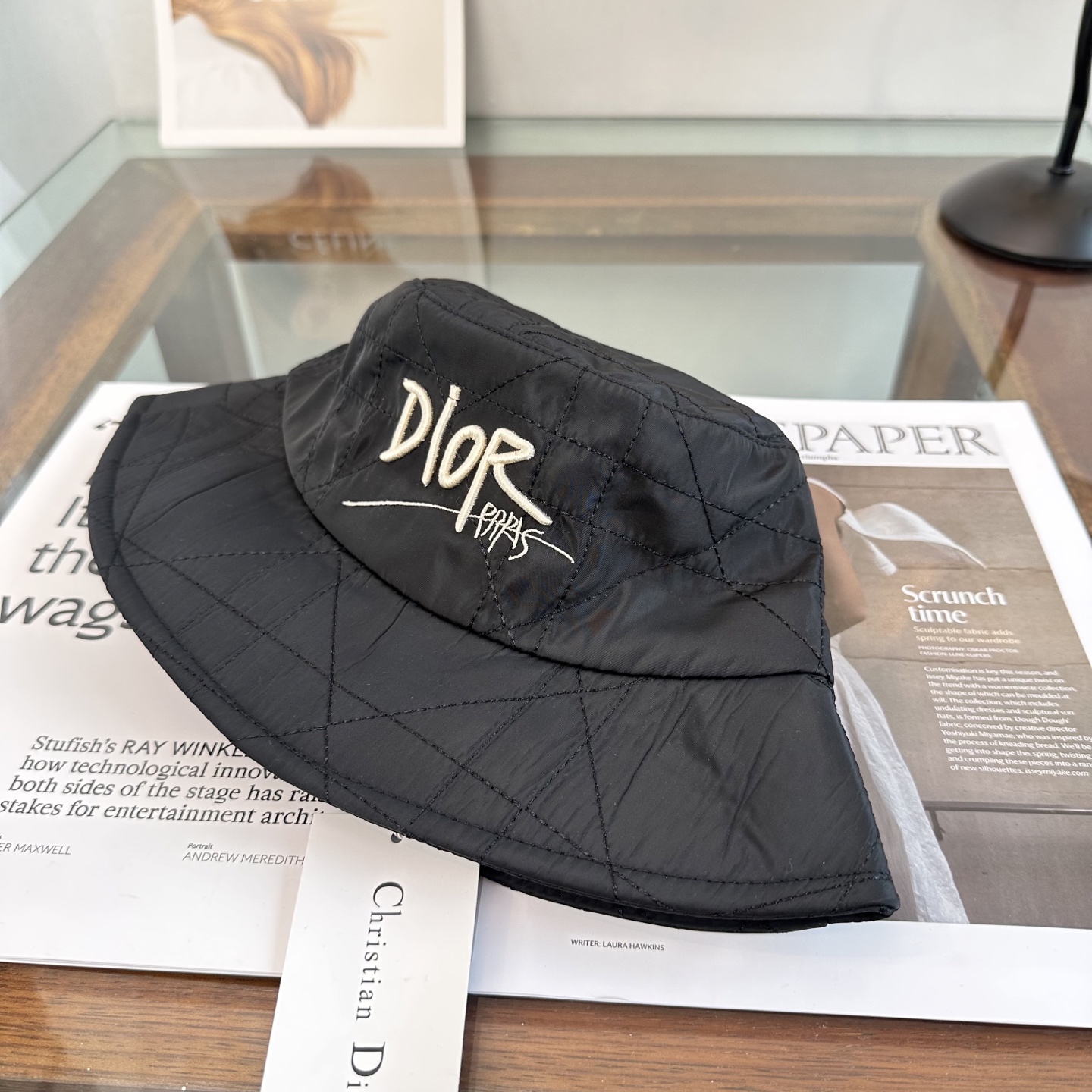 迪奥Dior 官网最新迪奥logo渔夫帽，防晒指数超高，特别显脸小，有型不软塌，可随意折叠，携带方便🤗