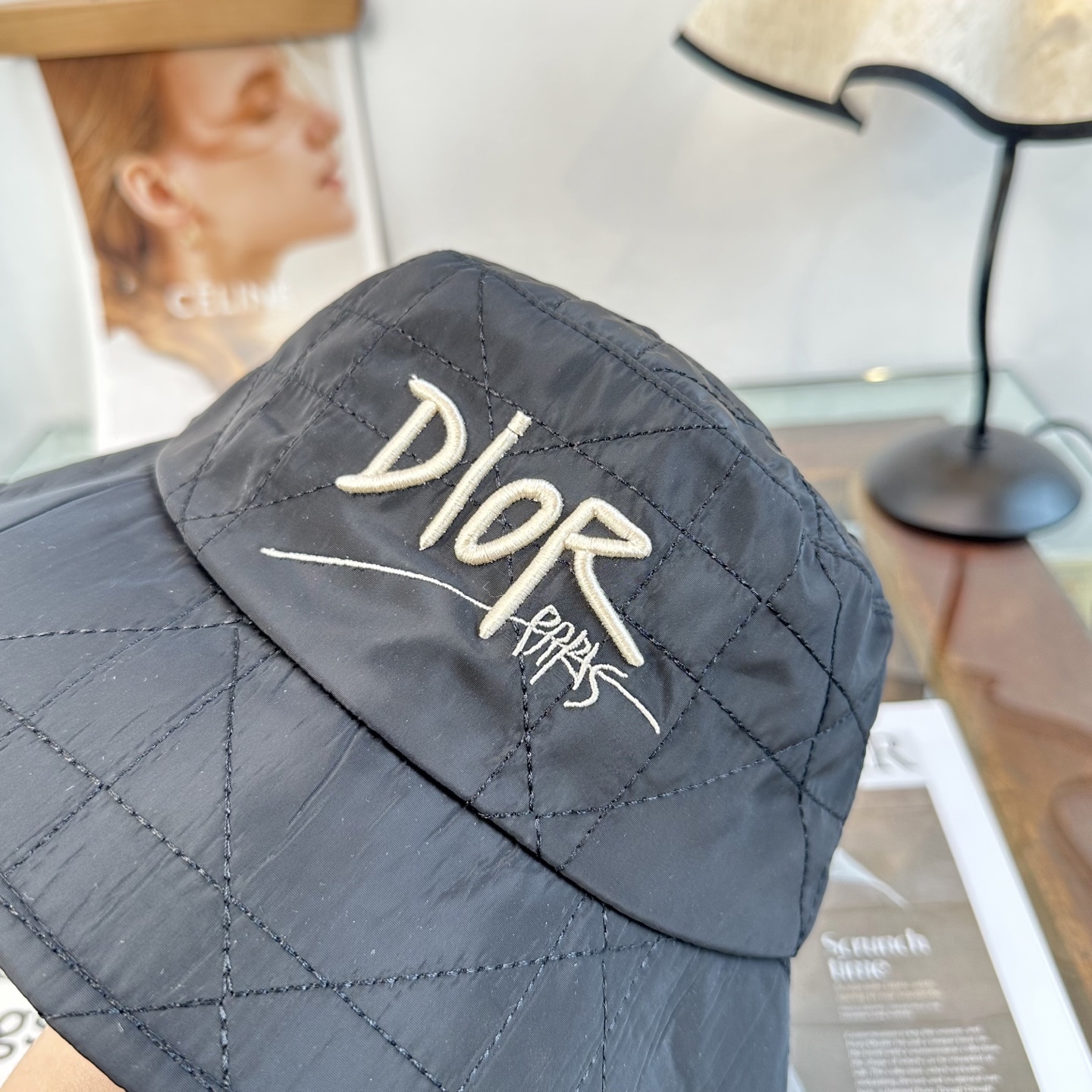 Dior 迪奥Dior 官网最新迪奥logo渔夫帽，防晒指数超高，特别显脸小，有型不软塌，可随意折叠，携带方便