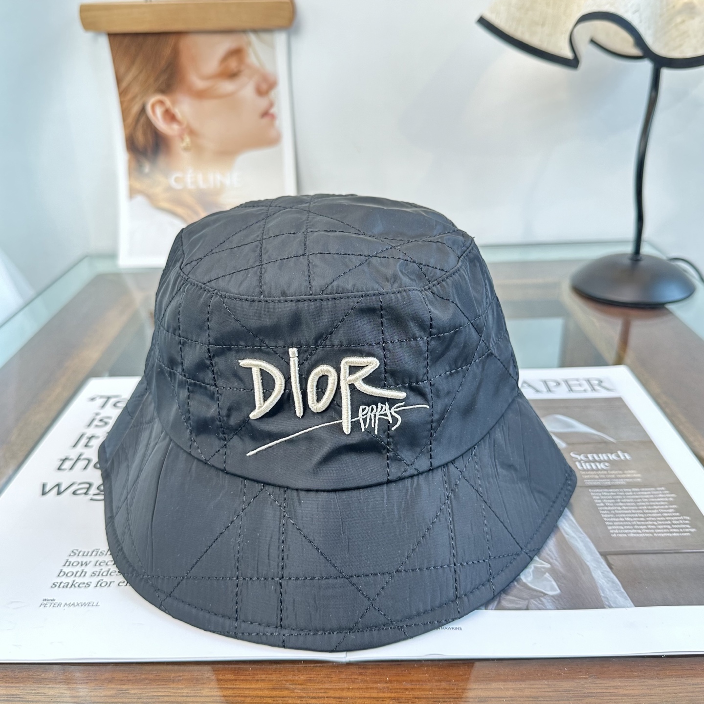 Dior 迪奥Dior 官网最新迪奥logo渔夫帽，防晒指数超高，特别显脸小，有型不软塌，可随意折叠，携带方便