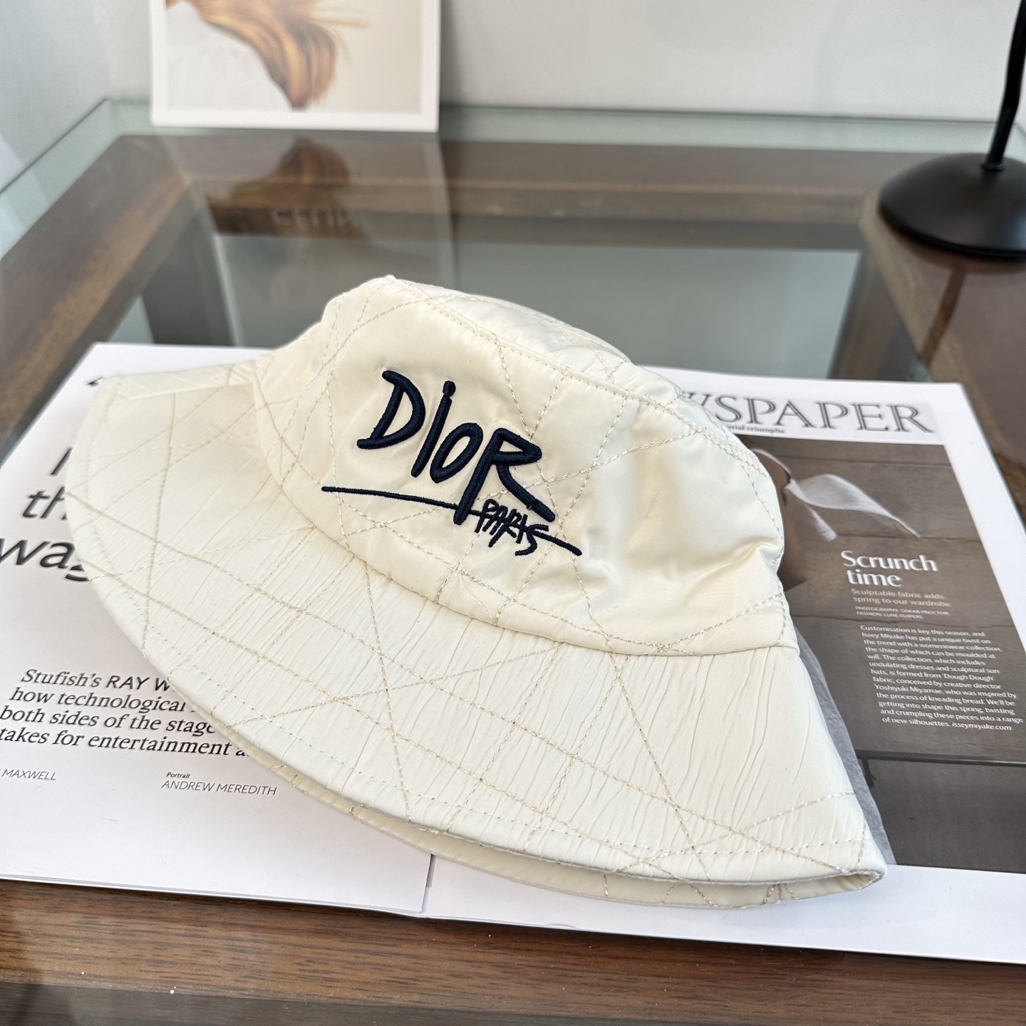 迪奥Dior 官网最新迪奥logo渔夫帽，防晒指数超高，特别显脸小，有型不软塌，可随意折叠，携带方便🤗