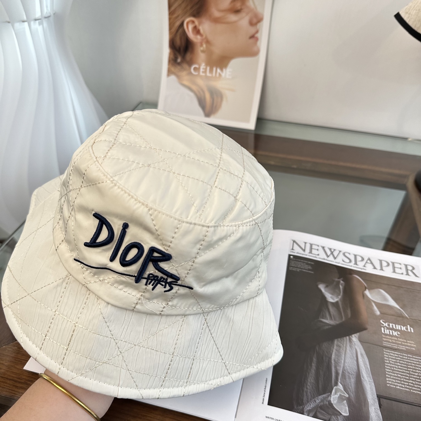 Dior 迪奥Dior 官网最新迪奥logo渔夫帽，防晒指数超高，特别显脸小，有型不软塌，可随意折叠，携带方便
