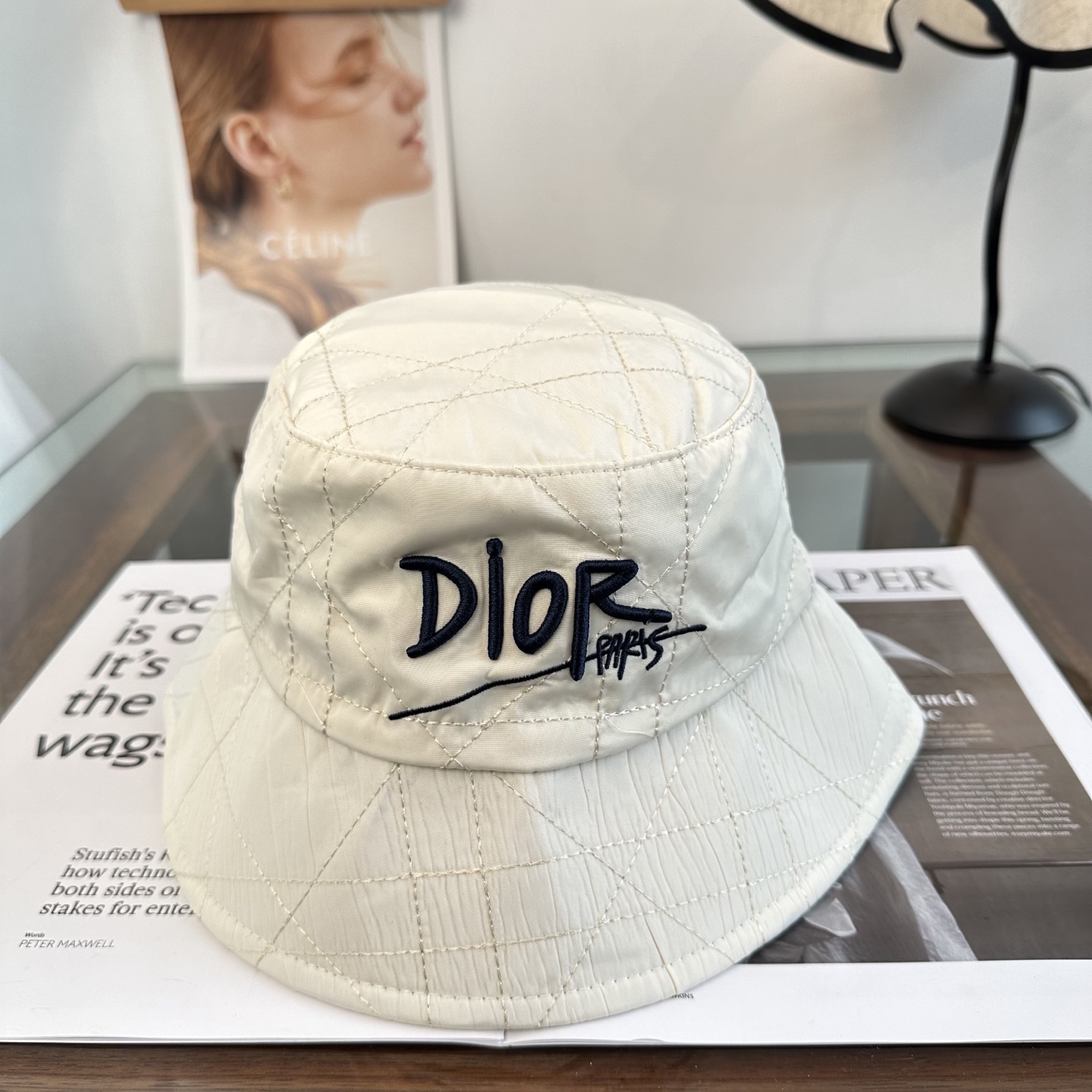 Dior 迪奥Dior 官网最新迪奥logo渔夫帽，防晒指数超高，特别显脸小，有型不软塌，可随意折叠，携带方便