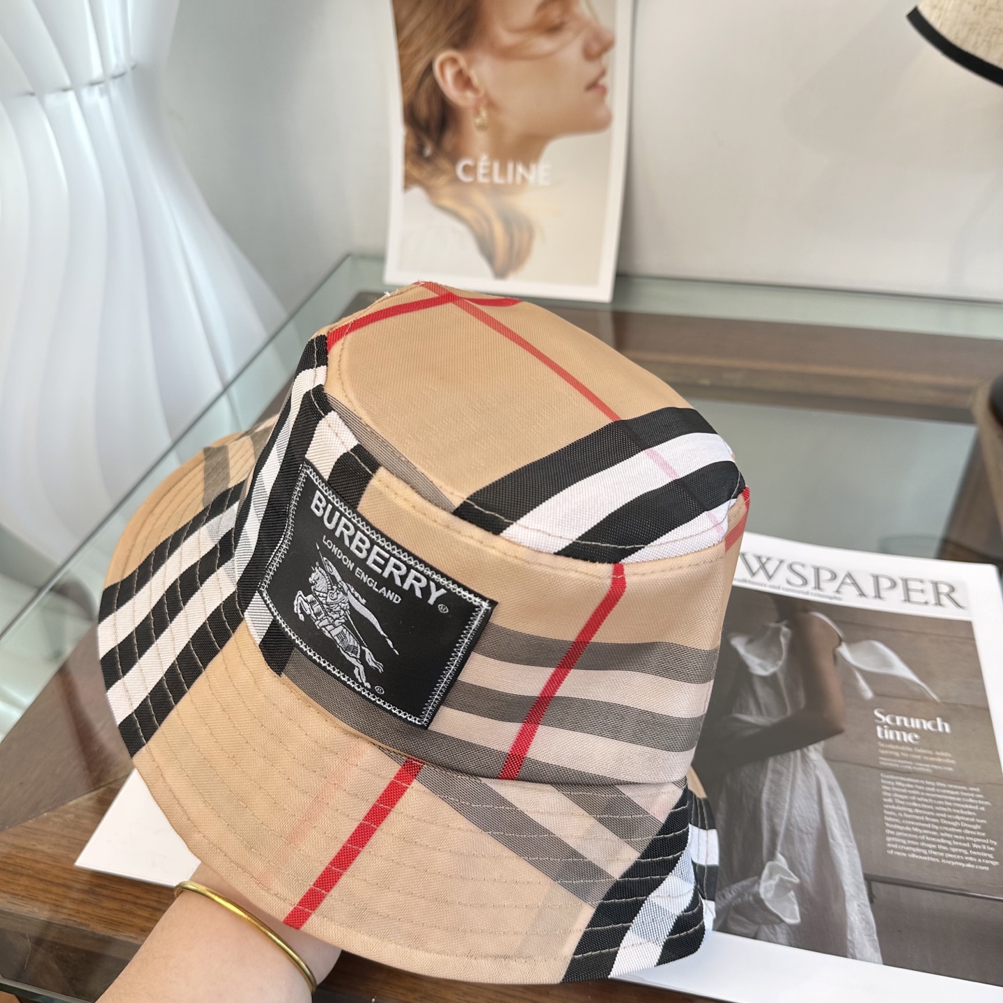 Burberry（巴宝莉）原单渔夫帽 专柜热卖款 轻盈透气。完美版型，对格精准无误，原厂品质，独家实物拍