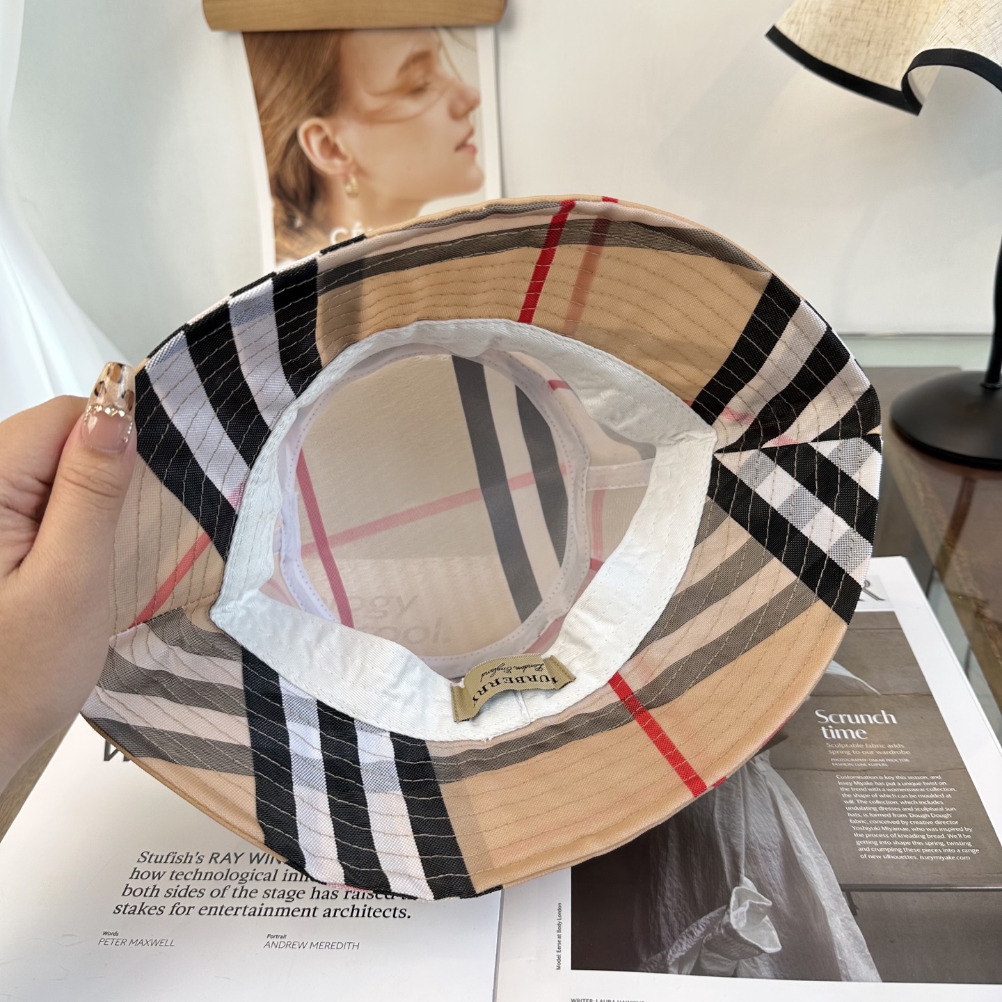 Burberry（巴宝莉）原单渔夫帽 专柜热卖款 轻盈透气。完美版型，对格精准无误，原厂品质，独家实物拍