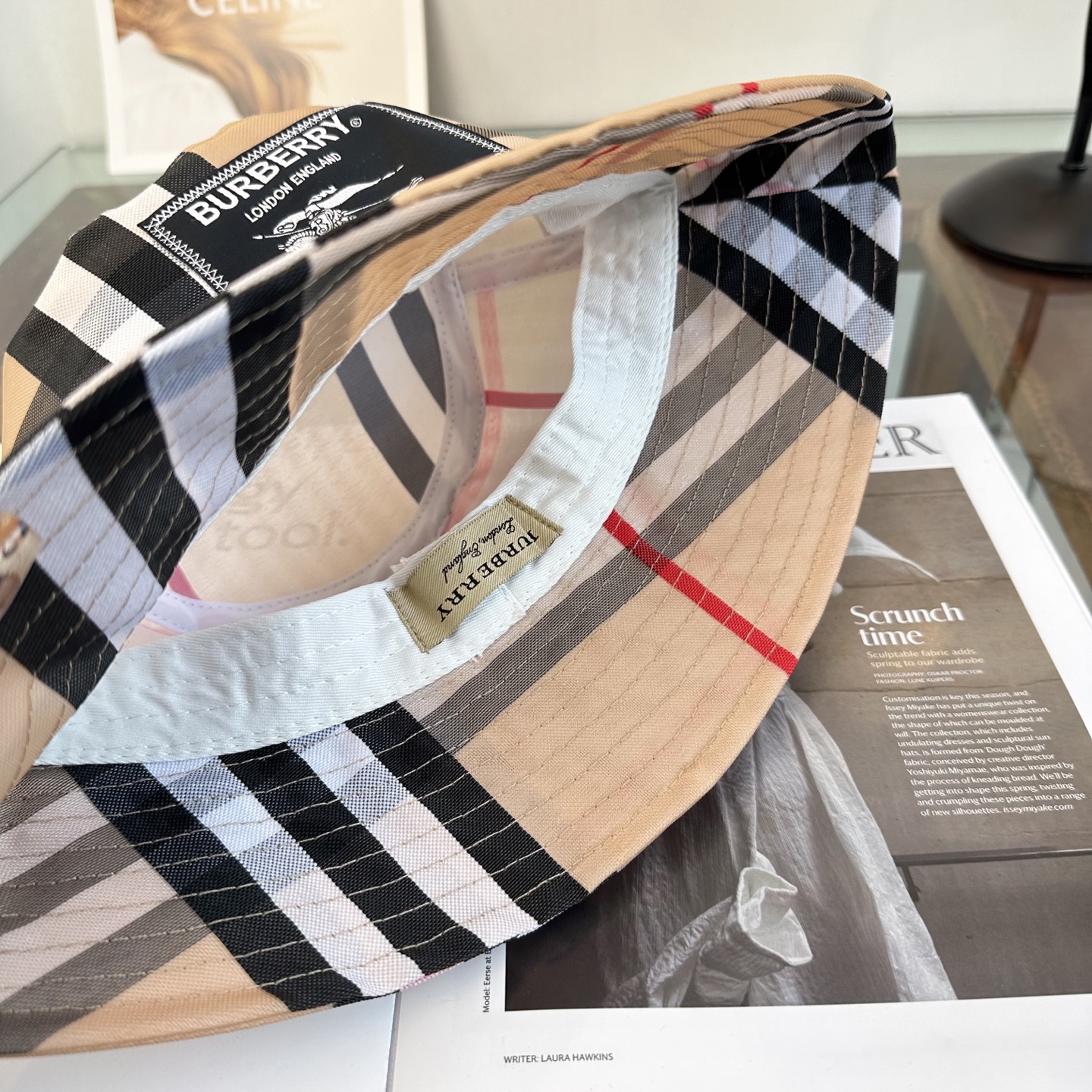 Burberry（巴宝莉）原单渔夫帽 专柜热卖款 轻盈透气。完美版型，对格精准无误，原厂品质，独家实物拍