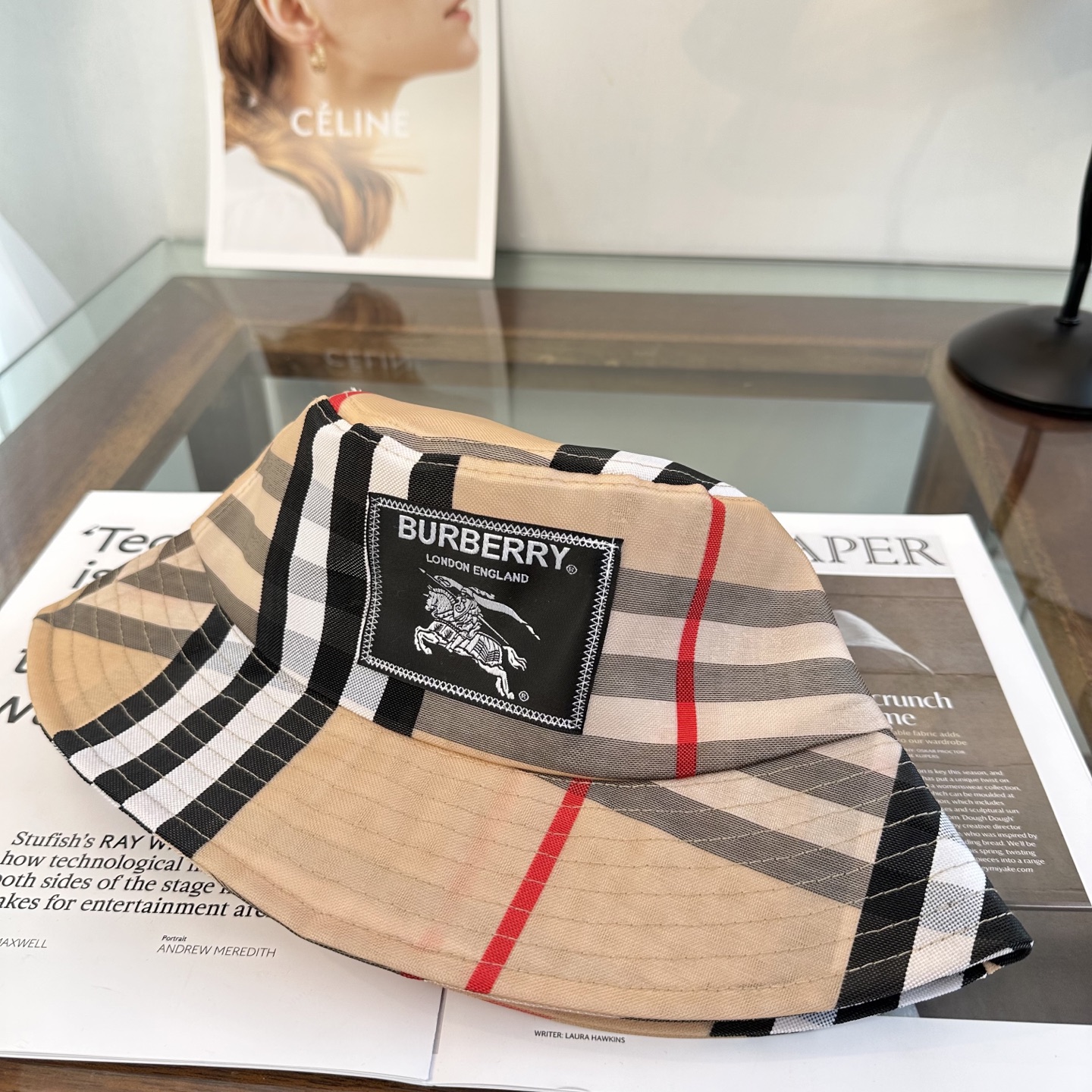 Burberry（巴宝莉）原单渔夫帽 专柜热卖款 轻盈透气。完美版型，对格精准无误，原厂品质，独家实物拍