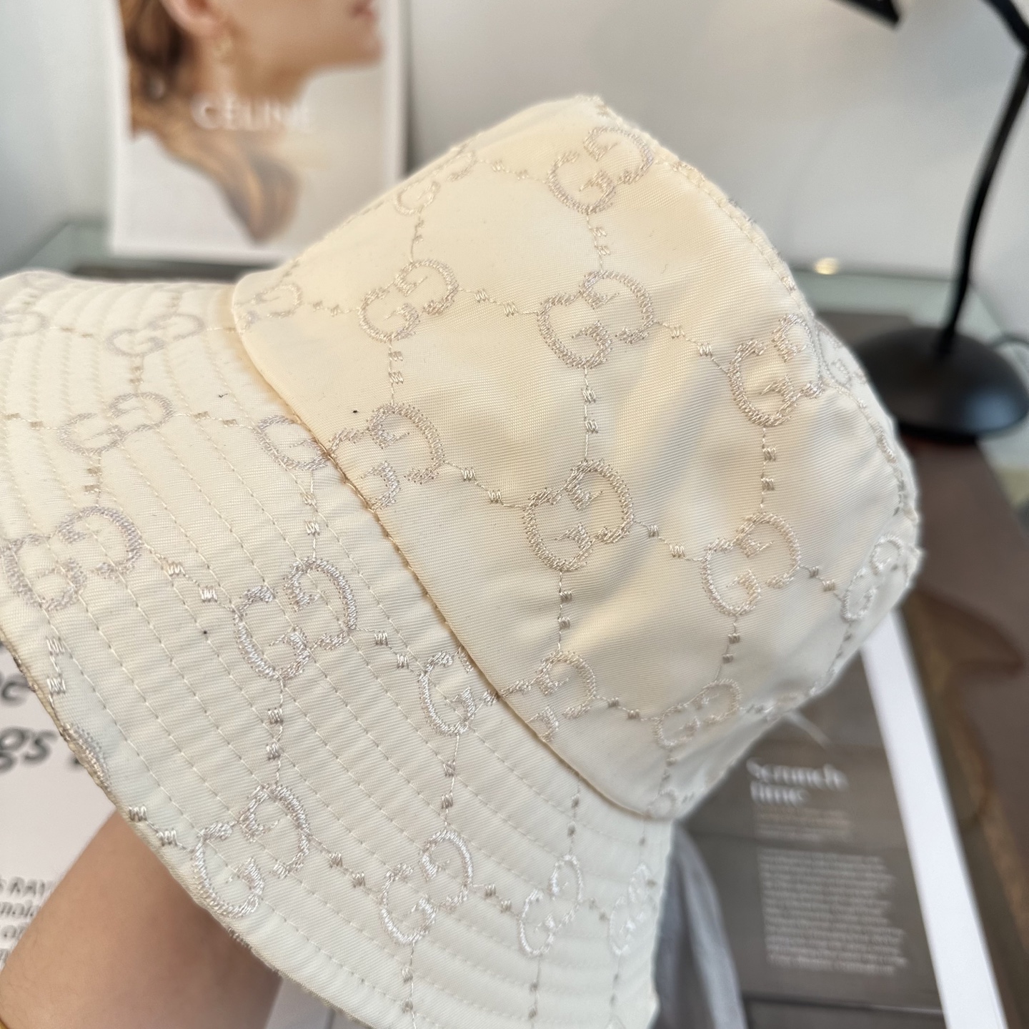 GUCCI古奇渔夫帽👒官网新品Gucci渔夫帽火爆来袭 工艺非常精美 高档大气上档次！低调奢华，方便携带