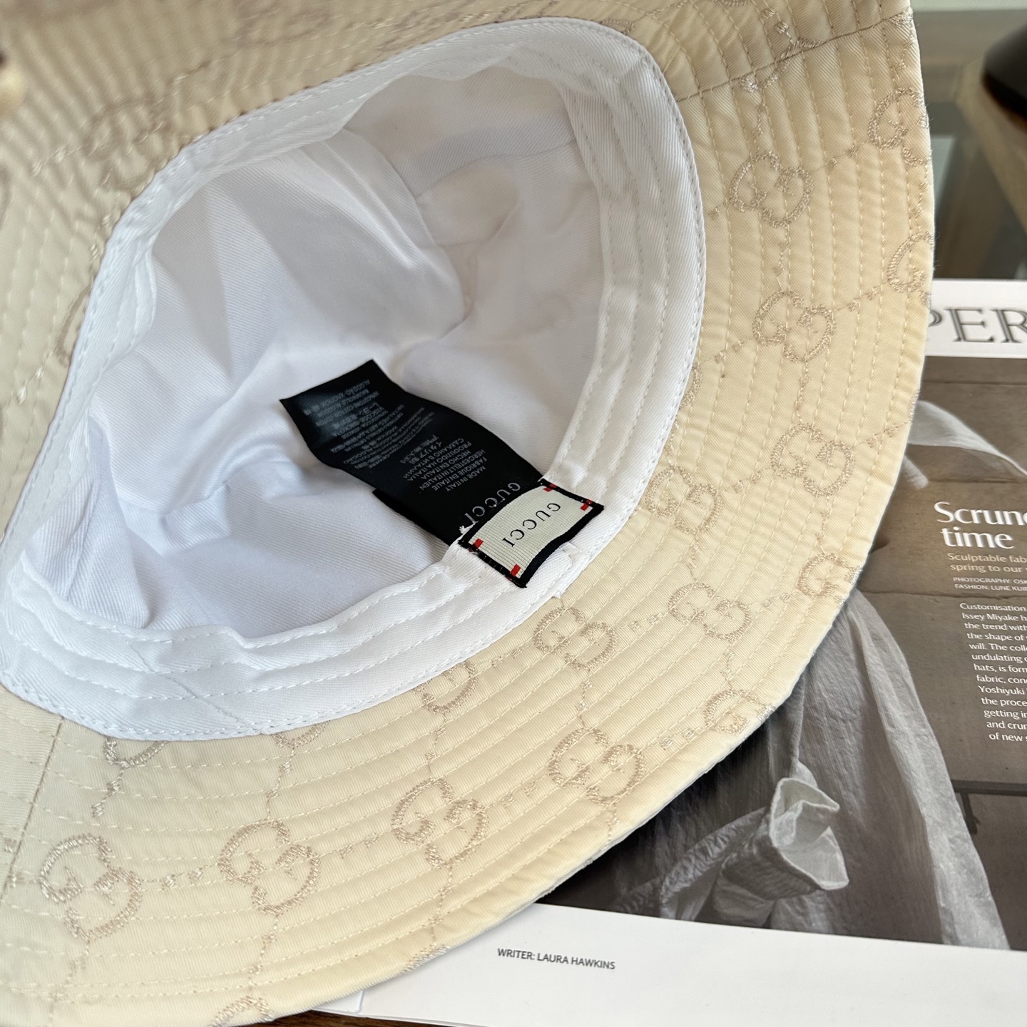 GUCCI古奇渔夫帽👒官网新品Gucci渔夫帽火爆来袭 工艺非常精美 高档大气上档次！低调奢华，方便携带