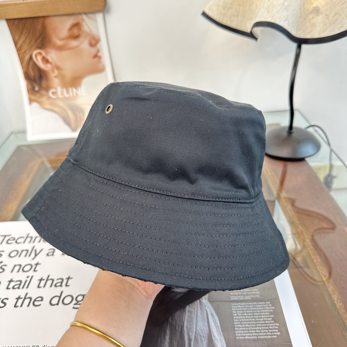 Dior 迪奥Dior 官网最新迪奥logo渔夫帽，防晒指数超高，特别显脸小，有型不软塌，可随意折叠，携带方便