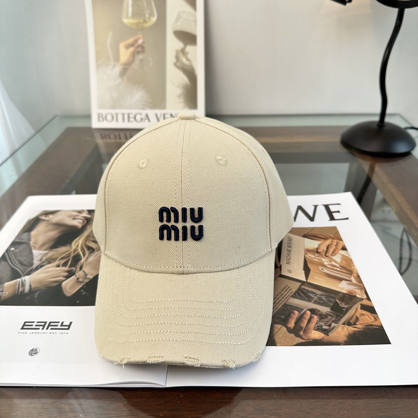 缪缪miumiu 棒球帽 简单休闲风的棒球帽 减龄百搭 适配度很高！简单随性~出街拍照拗造型非常加分~男