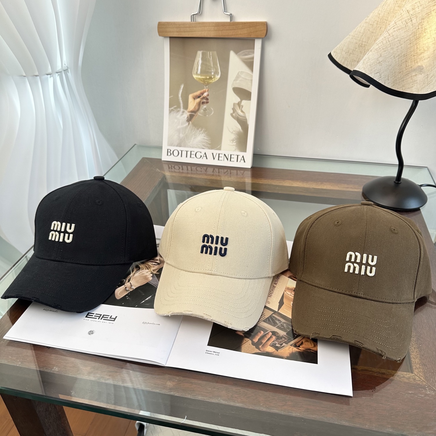 缪缪miumiu 棒球帽 简单休闲风的棒球帽 减龄百搭 适配度很高！简单随性~出街拍照拗造型非常加分~男