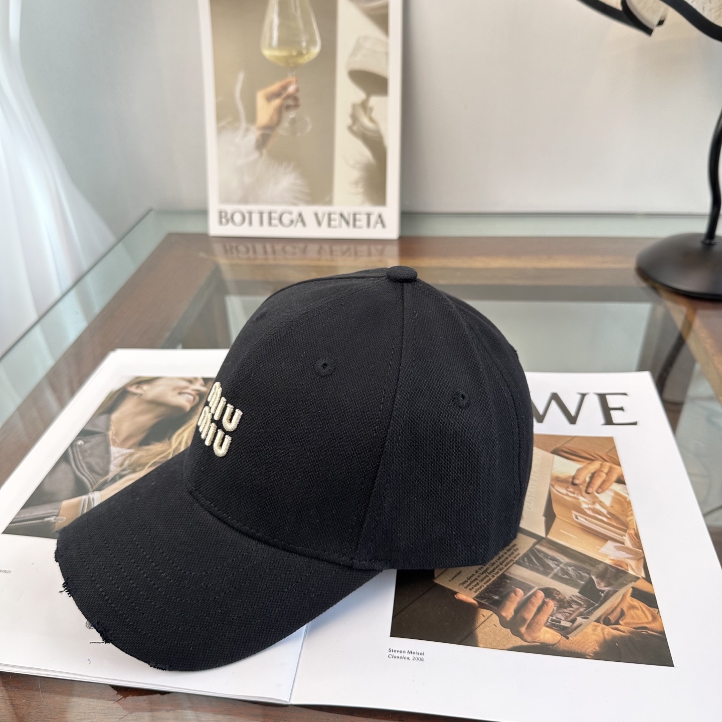 缪缪miumiu 棒球帽 简单休闲风的棒球帽 减龄百搭 适配度很高！简单随性~出街拍照拗造型非常加分~男
