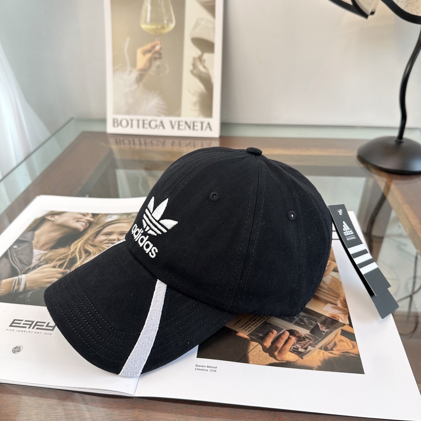 Adidas阿迪达斯高版棒球帽，细节做工都很精致，面料超舒服！百搭款