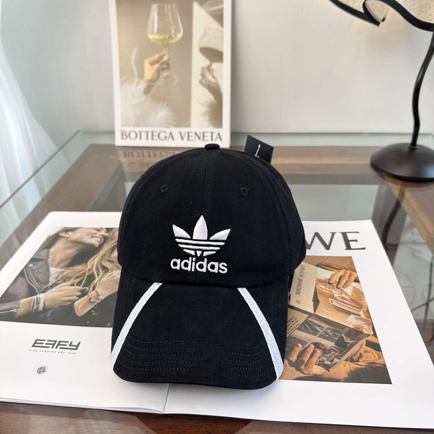 Adidas阿迪达斯高版棒球帽，细节做工都很精致，面料超舒服！百搭款
