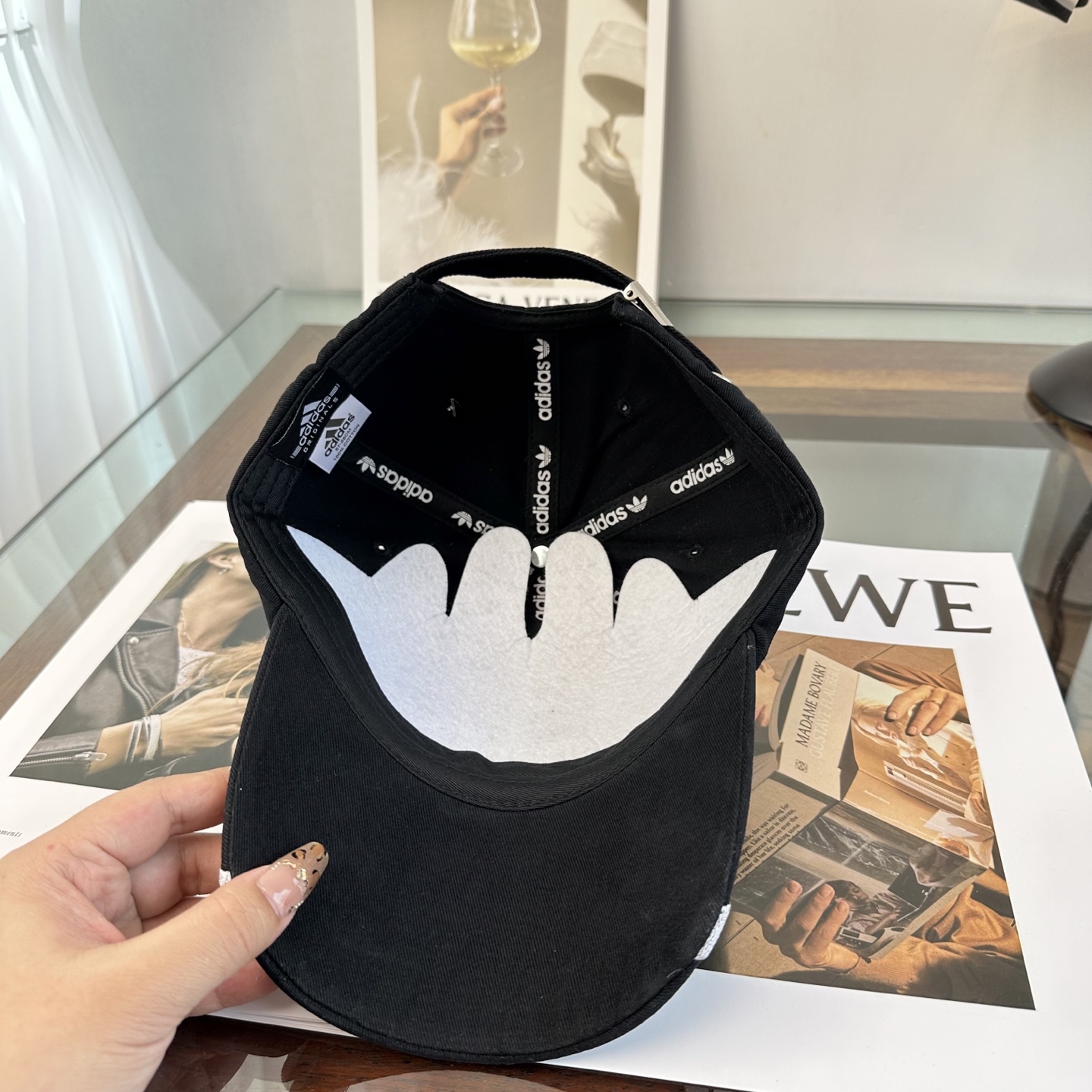 Adidas阿迪达斯高版棒球帽，细节做工都很精致，面料超舒服！百搭款