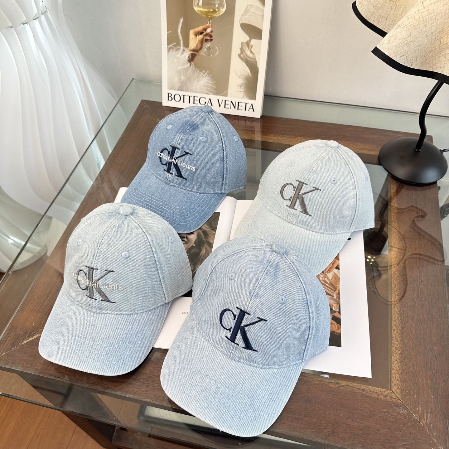 Calvin Klein，CKlogo秋冬新款棒球帽 小红书推荐，时尚百搭，众多明星都喜欢的一款，非常爆