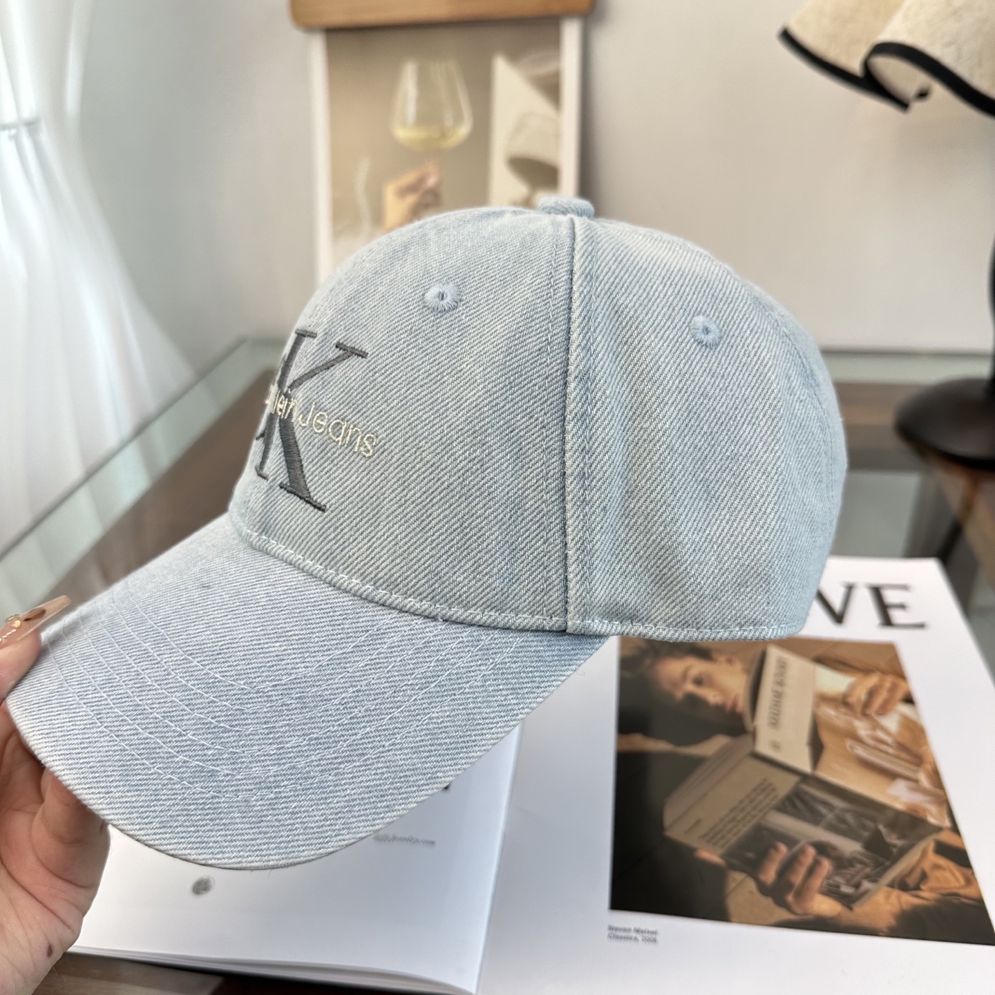 Calvin Klein，CKlogo秋冬新款棒球帽 小红书推荐，时尚百搭，众多明星都喜欢的一款，非常爆