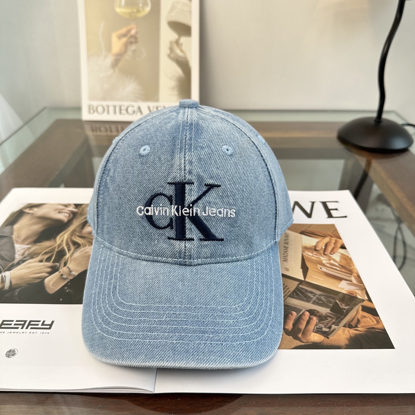 Calvin Klein，CKlogo秋冬新款棒球帽 小红书推荐，时尚百搭，众多明星都喜欢的一款，非常爆
