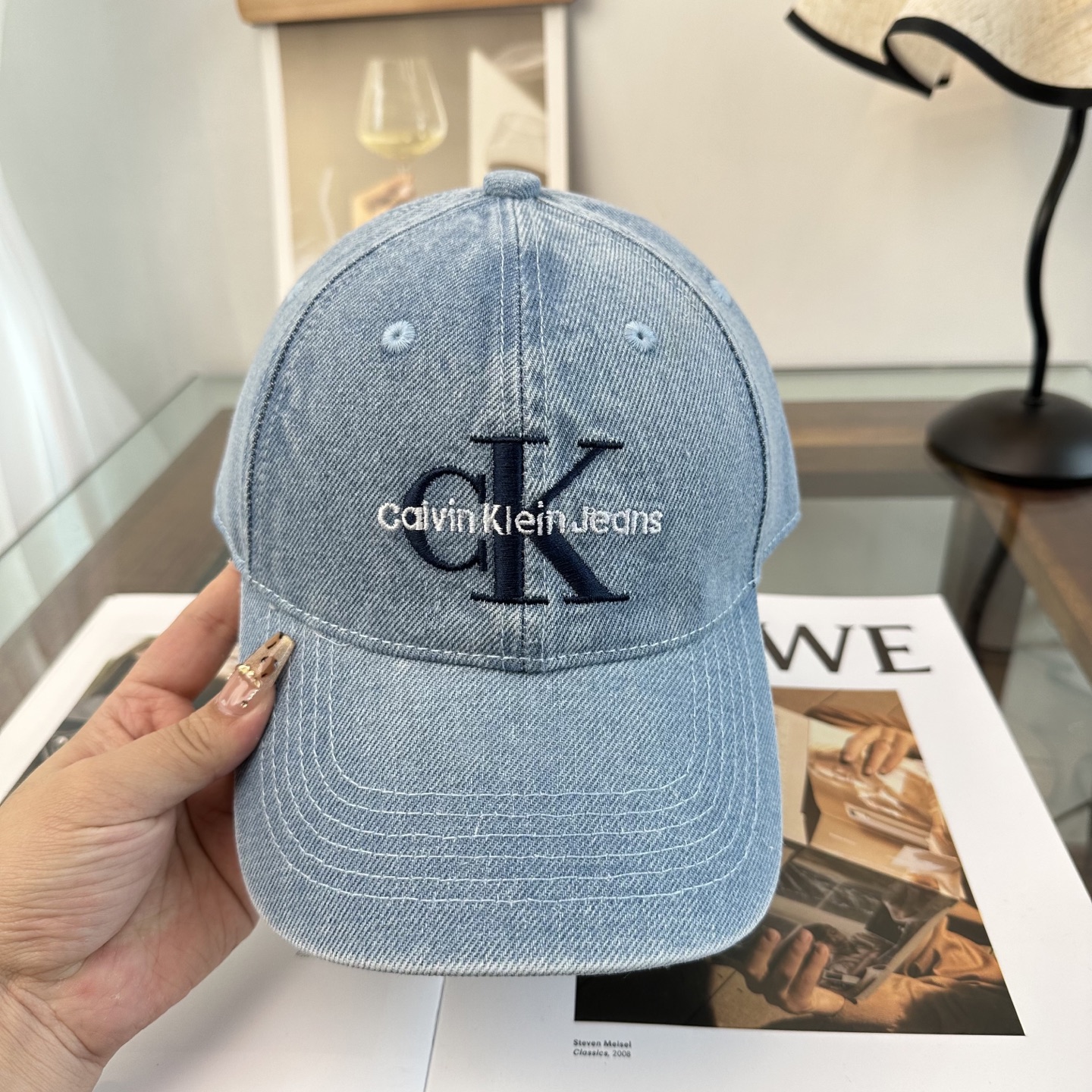Calvin Klein，CKlogo秋冬新款棒球帽 小红书推荐，时尚百搭，众多明星都喜欢的一款，非常爆