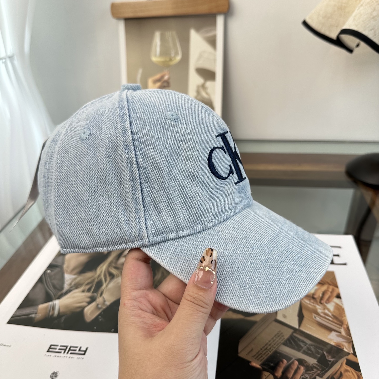 Calvin Klein，CKlogo秋冬新款棒球帽 小红书推荐，时尚百搭，众多明星都喜欢的一款，非常爆