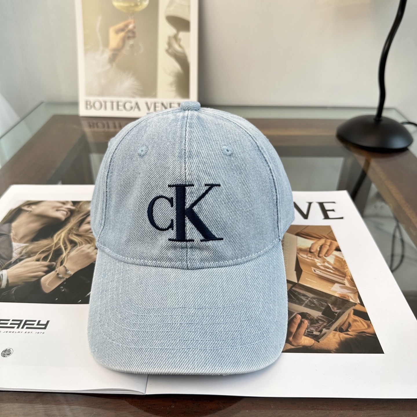 Calvin Klein，CKlogo秋冬新款棒球帽 小红书推荐，时尚百搭，众多明星都喜欢的一款，非常爆