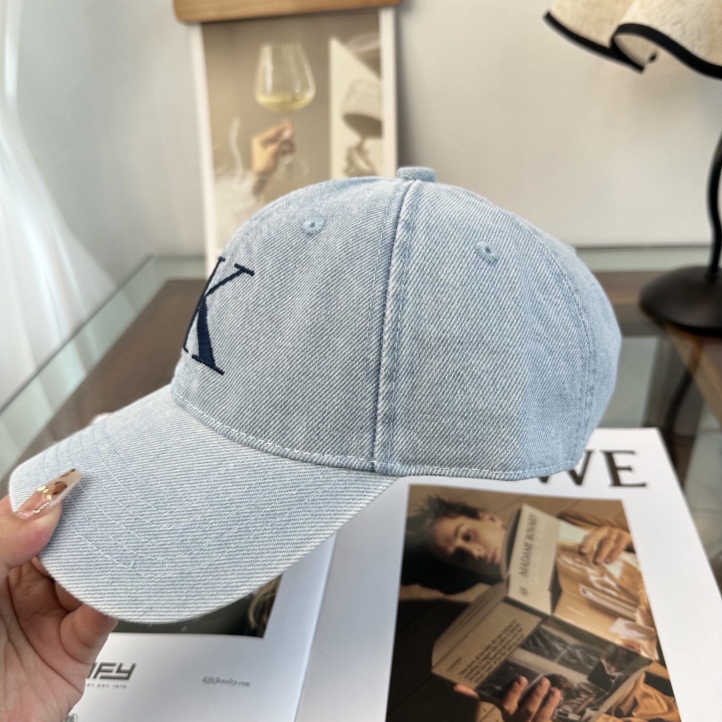 Calvin Klein，CKlogo秋冬新款棒球帽 小红书推荐，时尚百搭，众多明星都喜欢的一款，非常爆