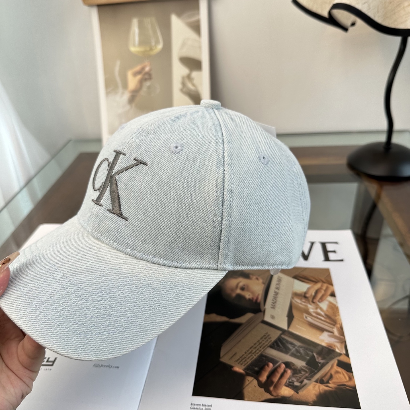 Calvin Klein，CKlogo秋冬新款棒球帽 小红书推荐，时尚百搭，众多明星都喜欢的一款，非常爆