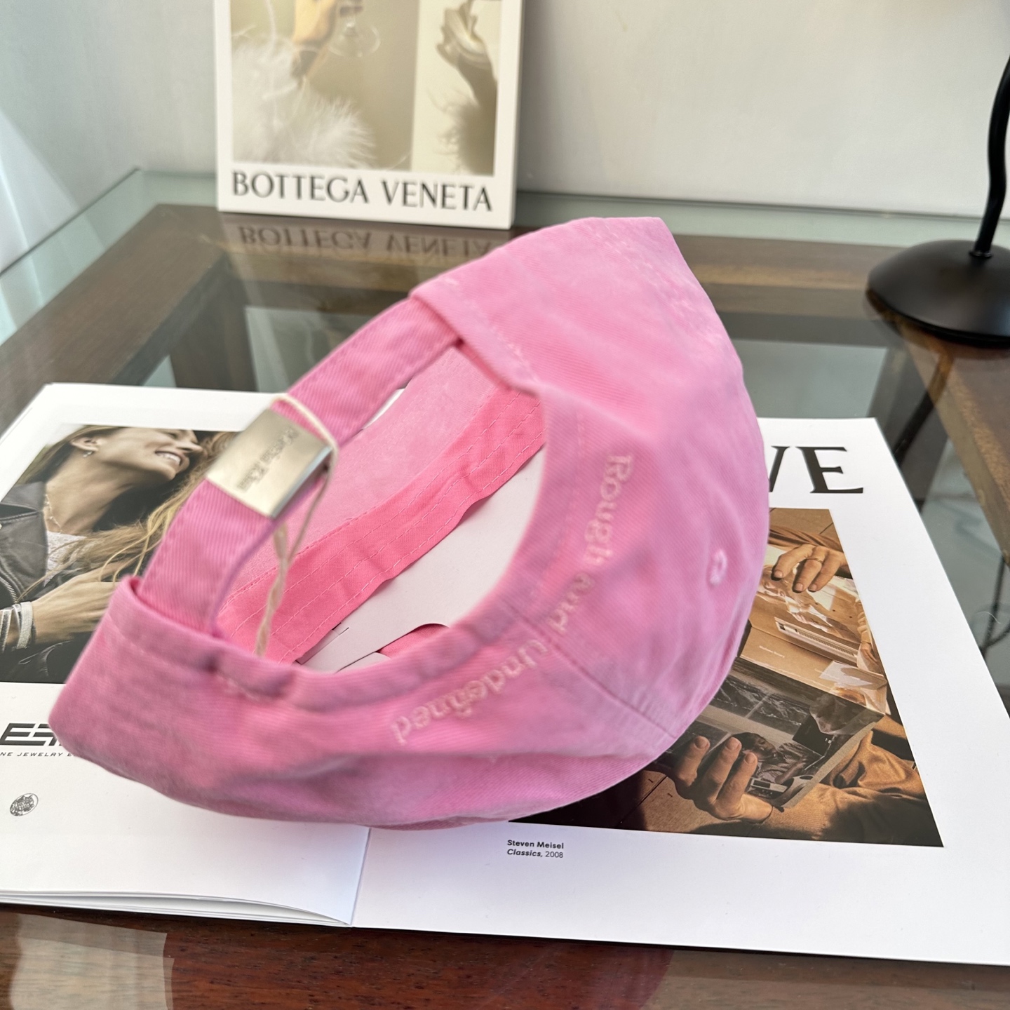 韩国大热的Matin Kim刺绣棒球帽🧢上新啦！最近超爱这款刺绣棒球帽每个色都很好看日常通勤、运动都合适
