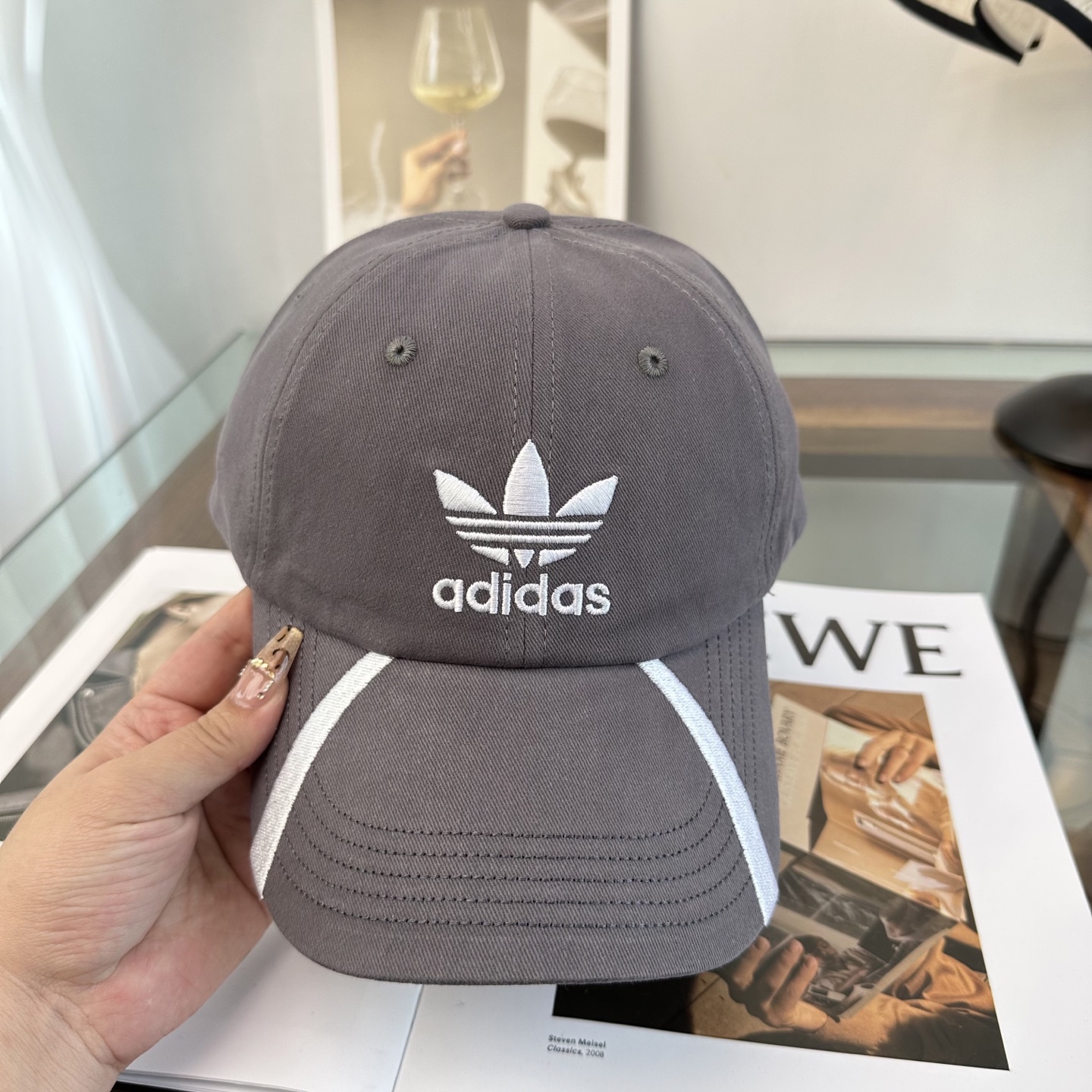 Adidas阿迪达斯高版棒球帽，细节做工都很精致，面料超舒服！百搭款