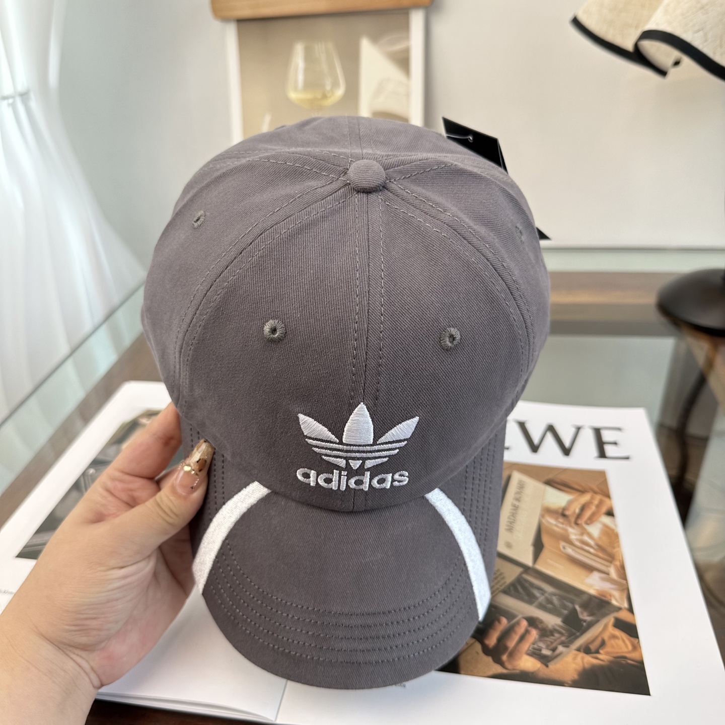 Adidas阿迪达斯高版棒球帽，细节做工都很精致，面料超舒服！百搭款