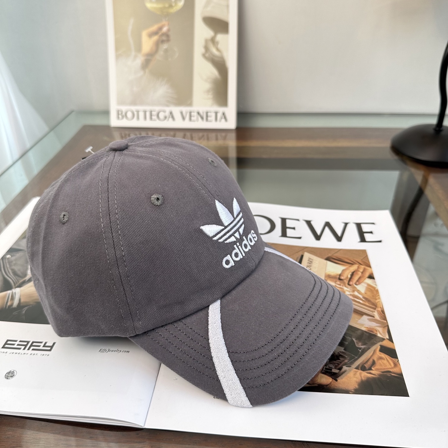 Adidas阿迪达斯高版棒球帽，细节做工都很精致，面料超舒服！百搭款