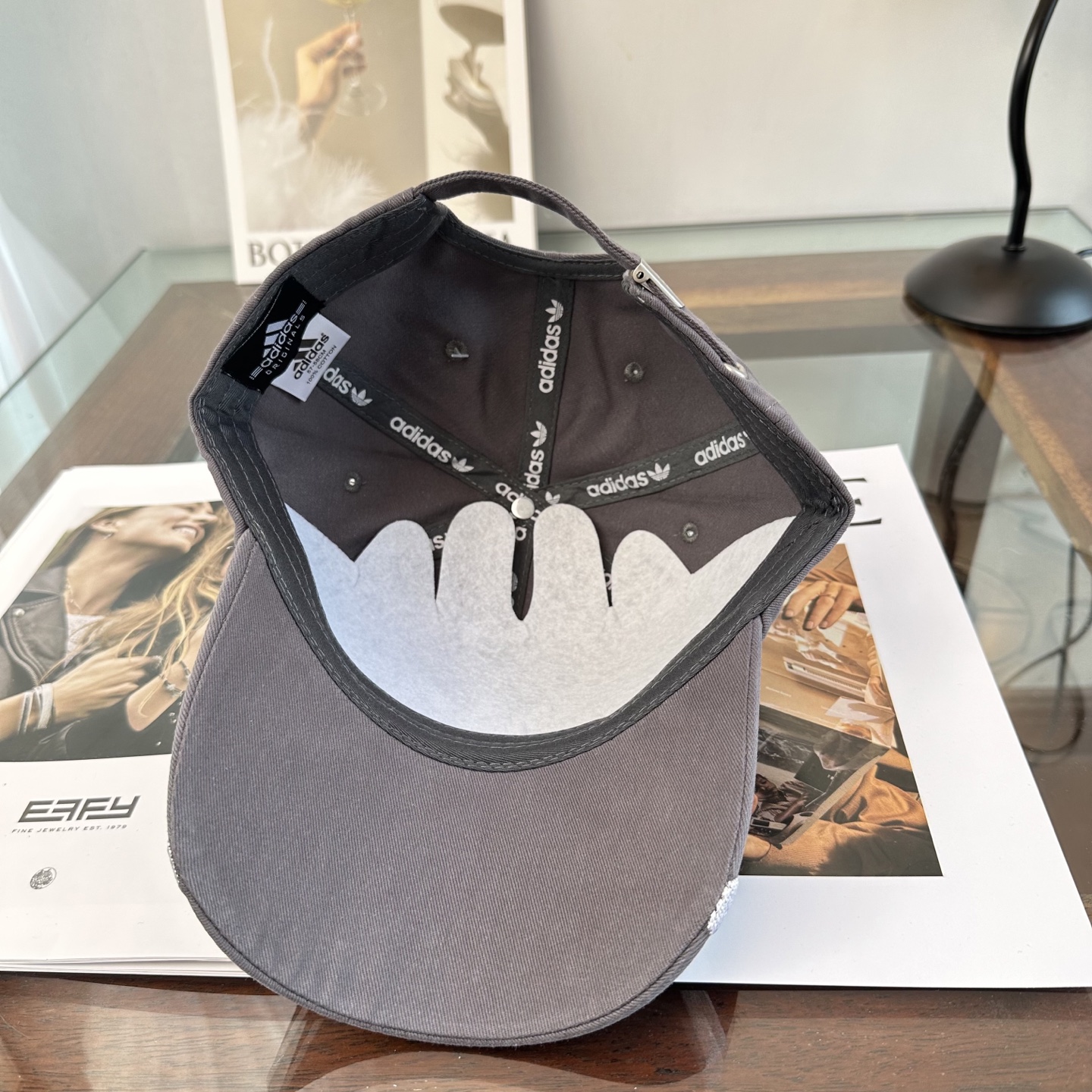 Adidas阿迪达斯高版棒球帽，细节做工都很精致，面料超舒服！百搭款