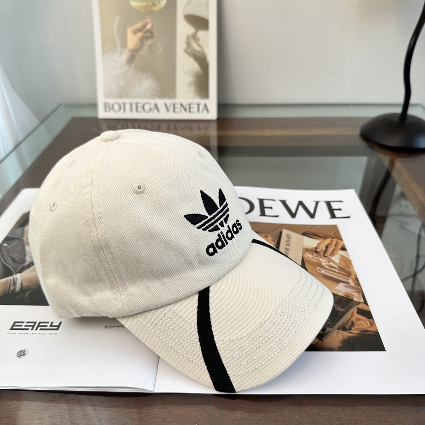 Adidas阿迪达斯高版棒球帽，细节做工都很精致，面料超舒服！百搭款