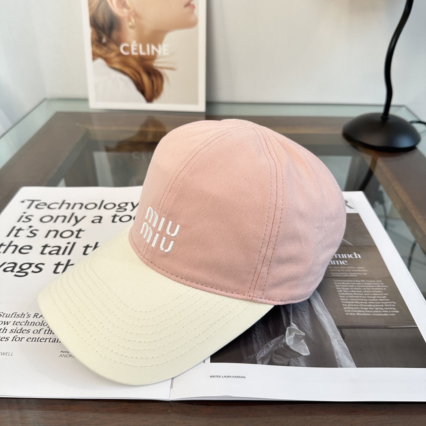 缪缪miumiu 棒球帽 简单休闲风的棒球帽 减龄百搭 适配度很高！简单随性~出街拍照拗造型非常加分~男