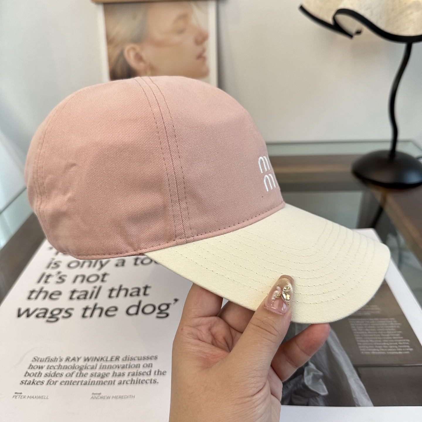 缪缪miumiu 棒球帽 简单休闲风的棒球帽 减龄百搭 适配度很高！简单随性~出街拍照拗造型非常加分~男