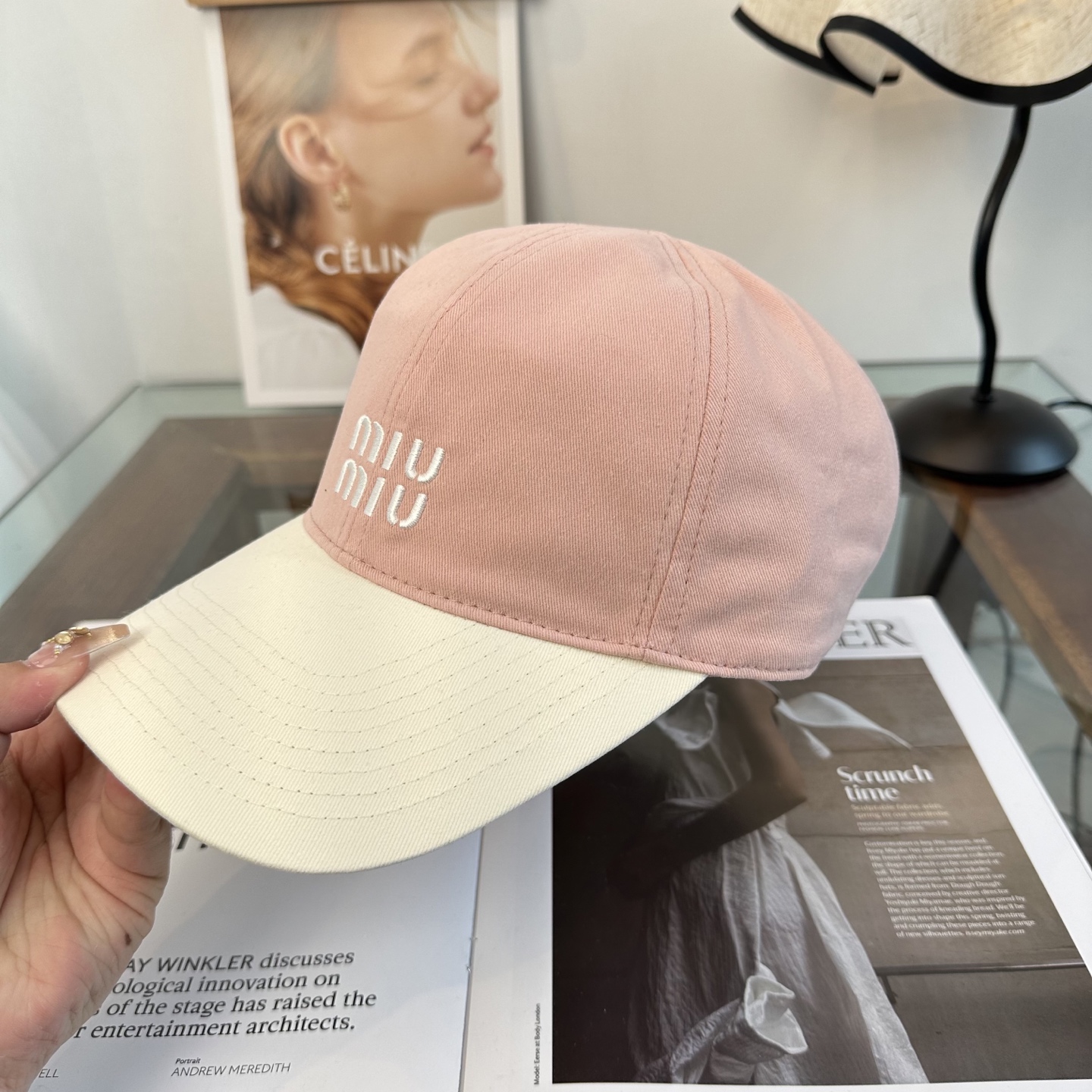 缪缪miumiu 棒球帽 简单休闲风的棒球帽 减龄百搭 适配度很高！简单随性~出街拍照拗造型非常加分~男
