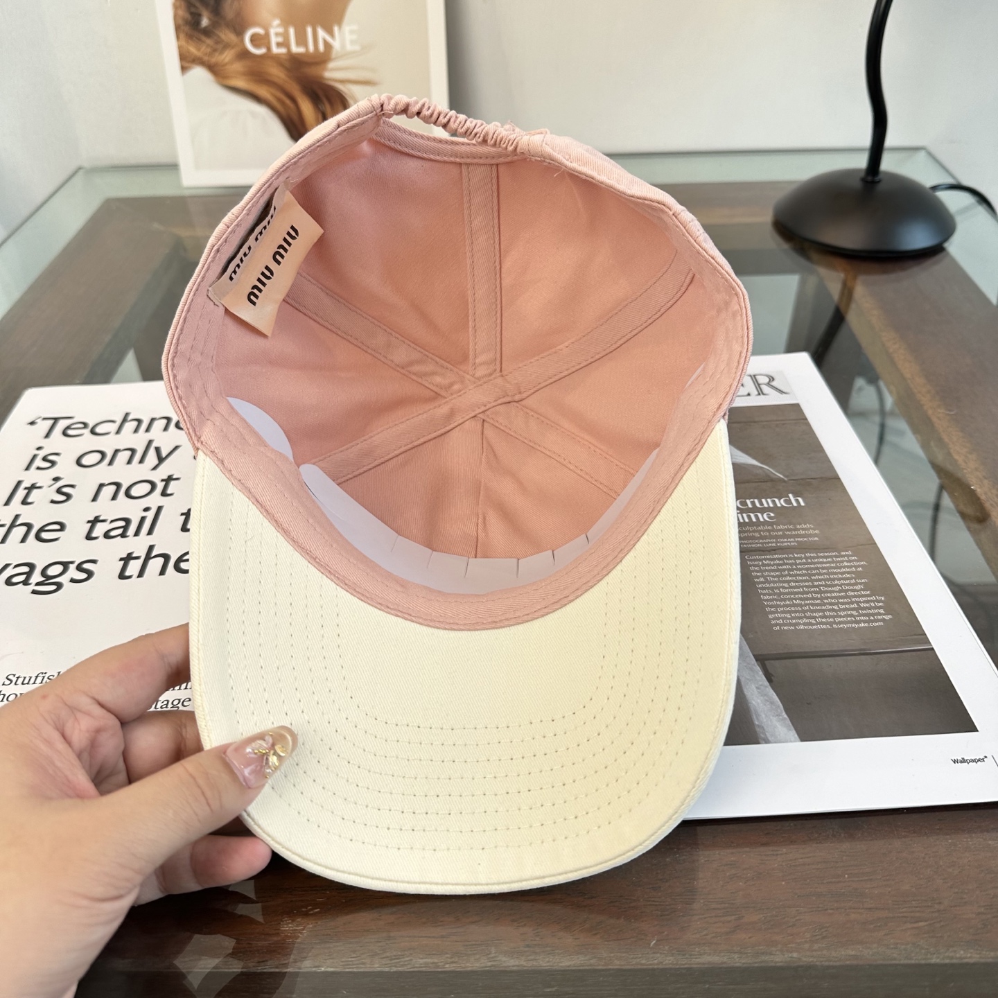 缪缪miumiu 棒球帽 简单休闲风的棒球帽 减龄百搭 适配度很高！简单随性~出街拍照拗造型非常加分~男