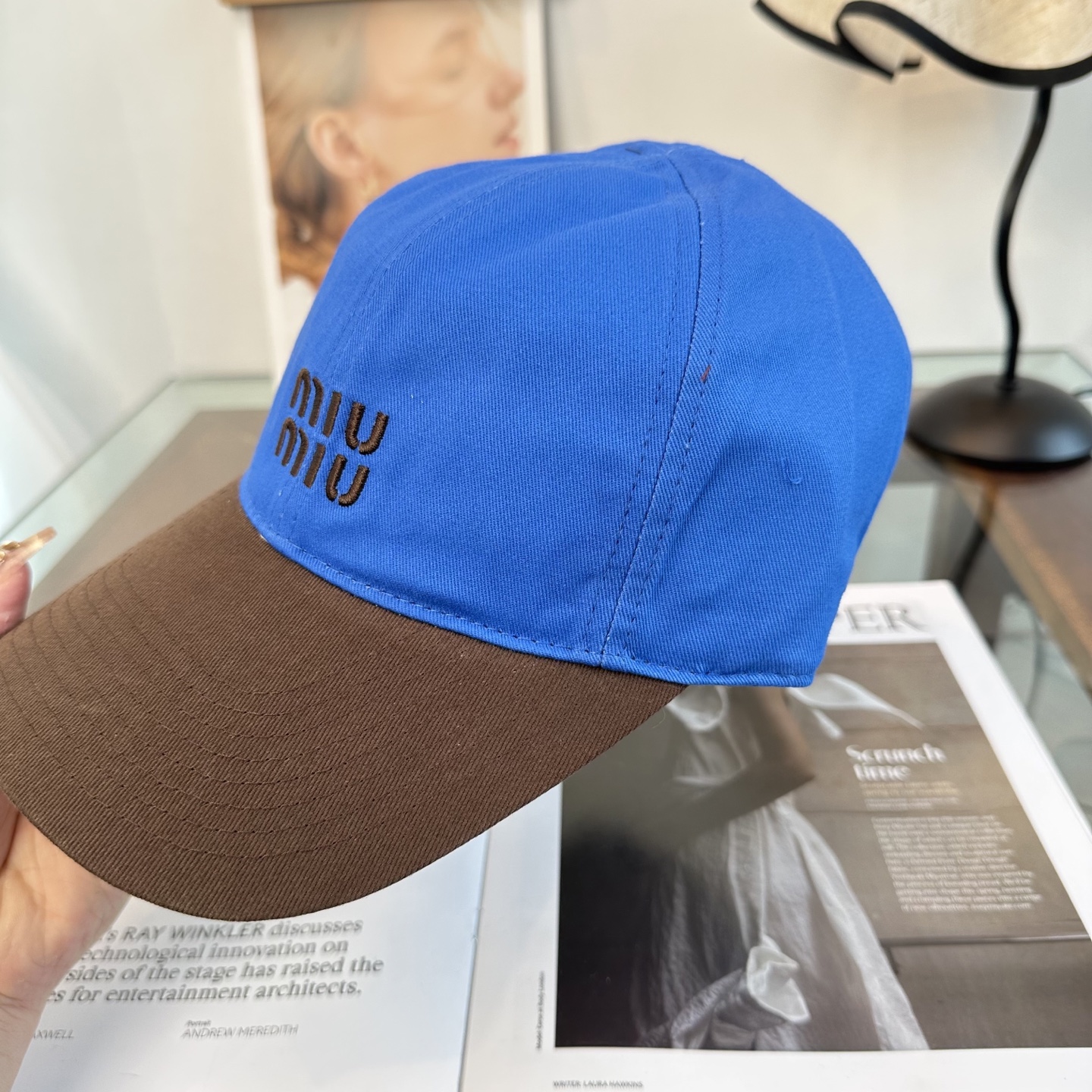 缪缪miumiu 棒球帽 简单休闲风的棒球帽 减龄百搭 适配度很高！简单随性~出街拍照拗造型非常加分~男