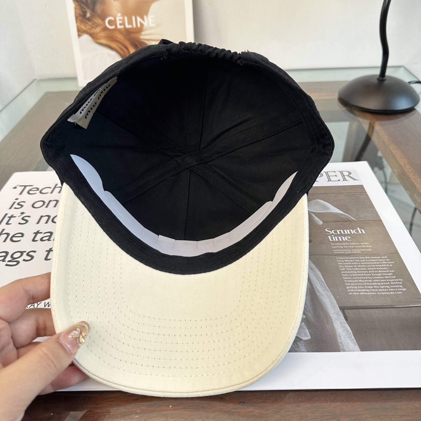 缪缪miumiu 棒球帽 简单休闲风的棒球帽 减龄百搭 适配度很高！简单随性~出街拍照拗造型非常加分~男