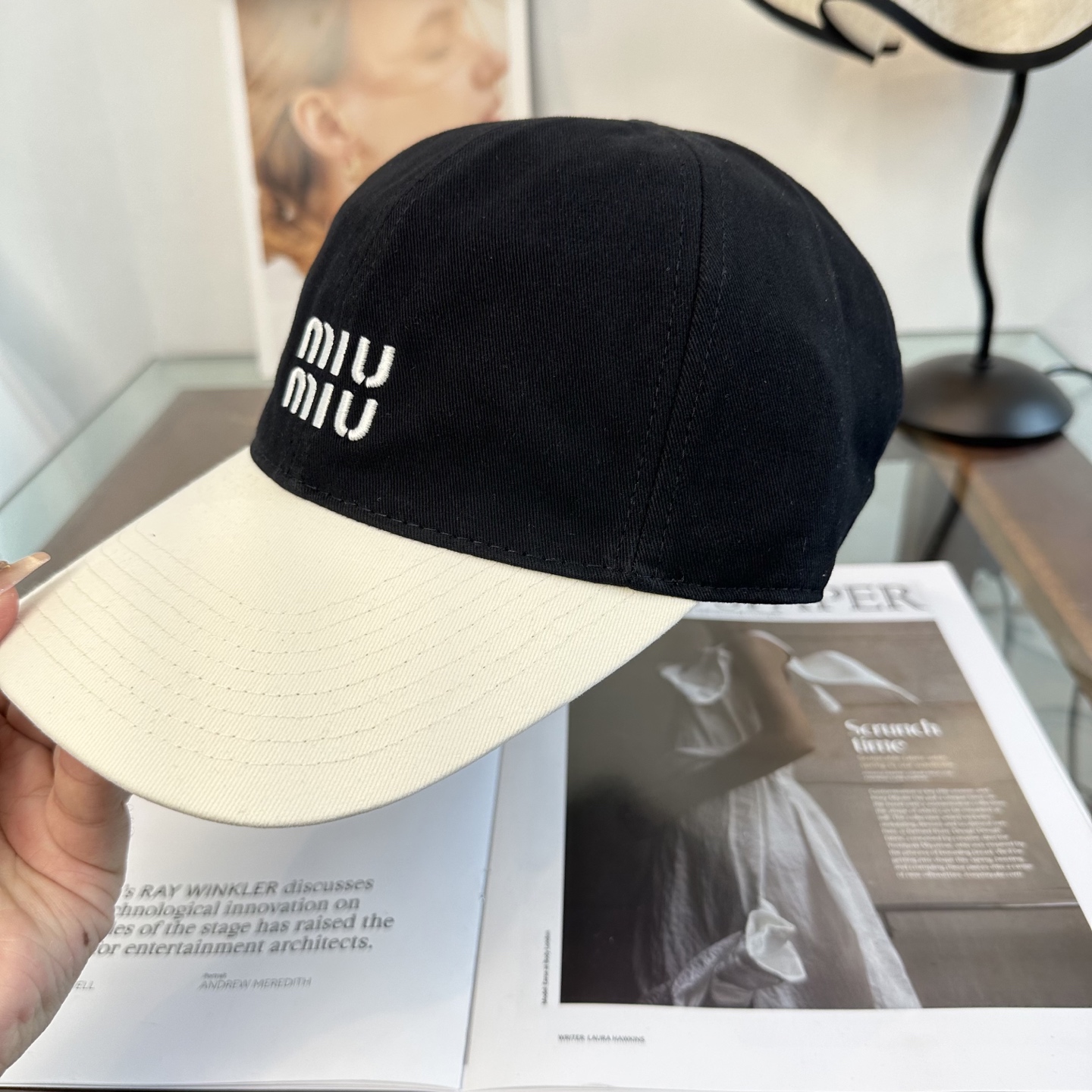 缪缪miumiu 棒球帽 简单休闲风的棒球帽 减龄百搭 适配度很高！简单随性~出街拍照拗造型非常加分~男