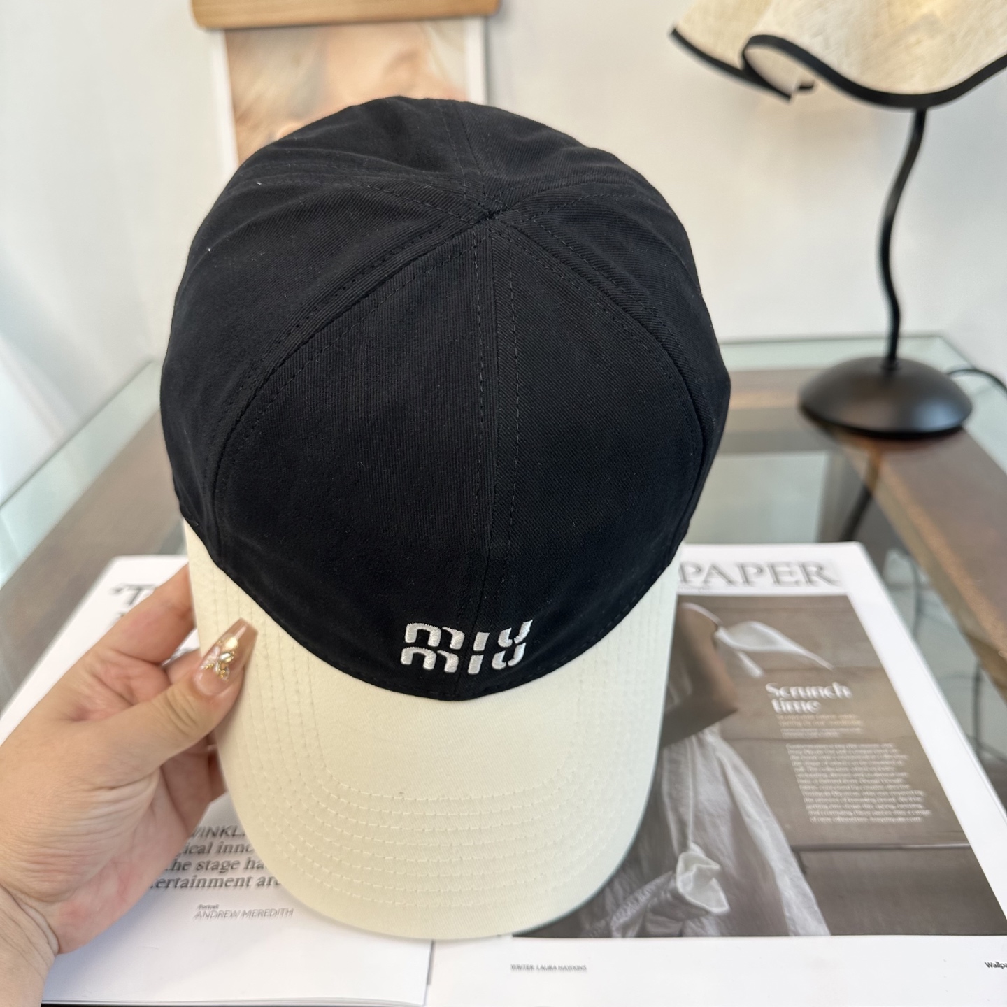 缪缪miumiu 棒球帽 简单休闲风的棒球帽 减龄百搭 适配度很高！简单随性~出街拍照拗造型非常加分~男