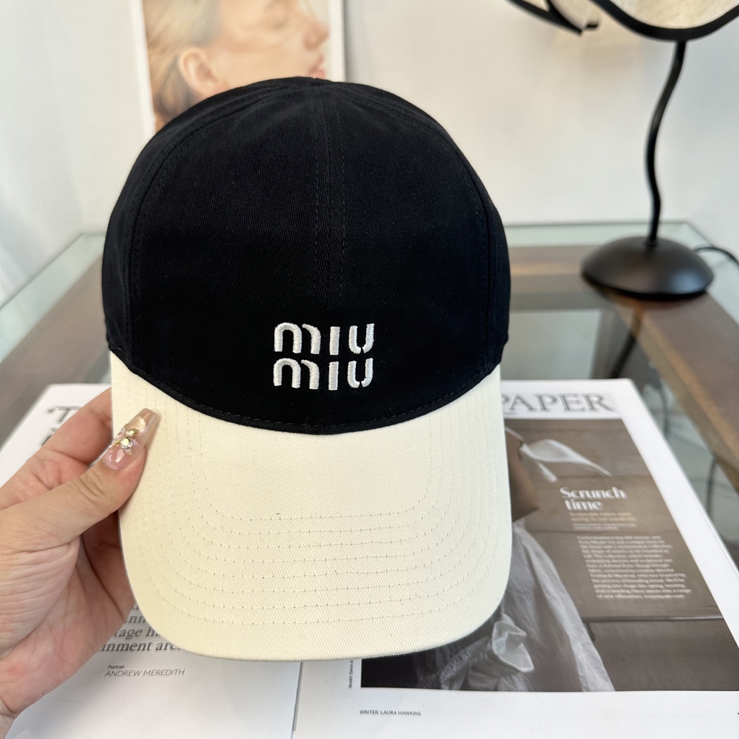 缪缪miumiu 棒球帽 简单休闲风的棒球帽 减龄百搭 适配度很高！简单随性~出街拍照拗造型非常加分~男