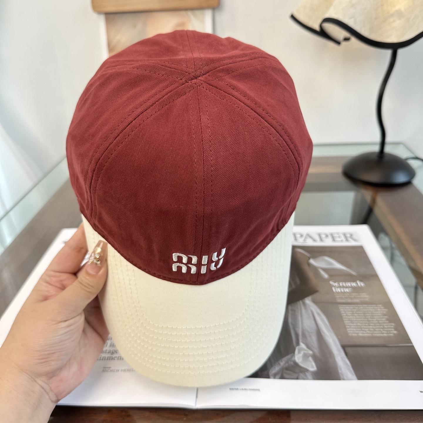 缪缪miumiu 棒球帽 简单休闲风的棒球帽 减龄百搭 适配度很高！简单随性~出街拍照拗造型非常加分~男