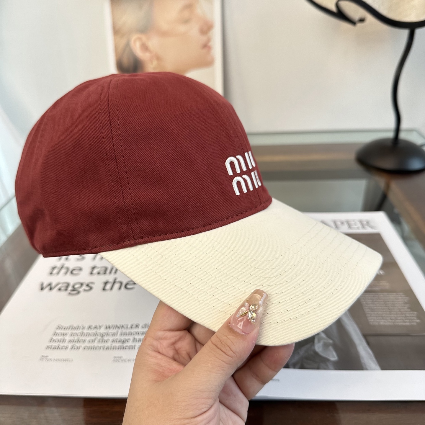 缪缪miumiu 棒球帽 简单休闲风的棒球帽 减龄百搭 适配度很高！简单随性~出街拍照拗造型非常加分~男