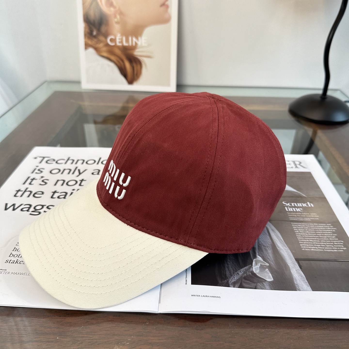 缪缪miumiu 棒球帽 简单休闲风的棒球帽 减龄百搭 适配度很高！简单随性~出街拍照拗造型非常加分~男